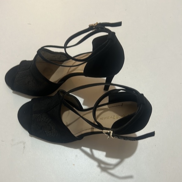 BCBGENERATION HERLED BLACK LACE AND SUEDE SANDALS IN SIZE 9.5m - Picture 10 of 10